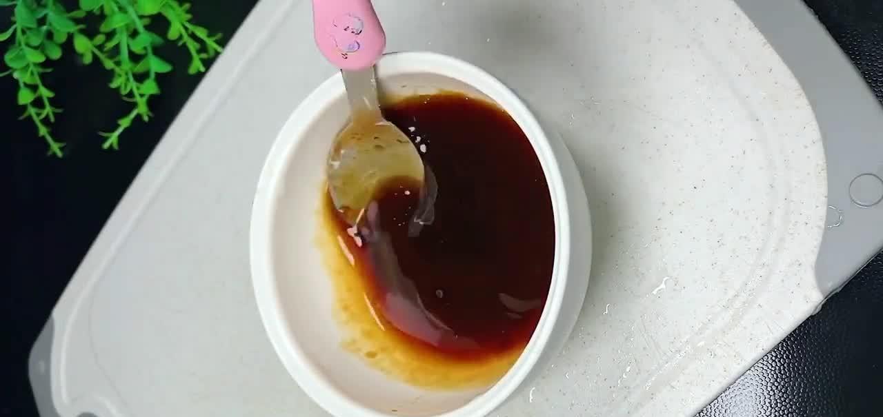 红烧茄子怎么做孩子爱吃？建议搭配西红柿，酸甜味美软嫩鲜香