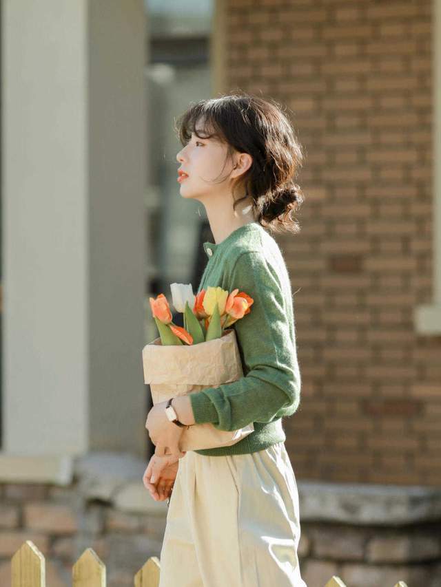 阔腿裤|复古风穿搭技巧,绿色针织开衫搭配阔腿裤甜美俏皮,简约又好看