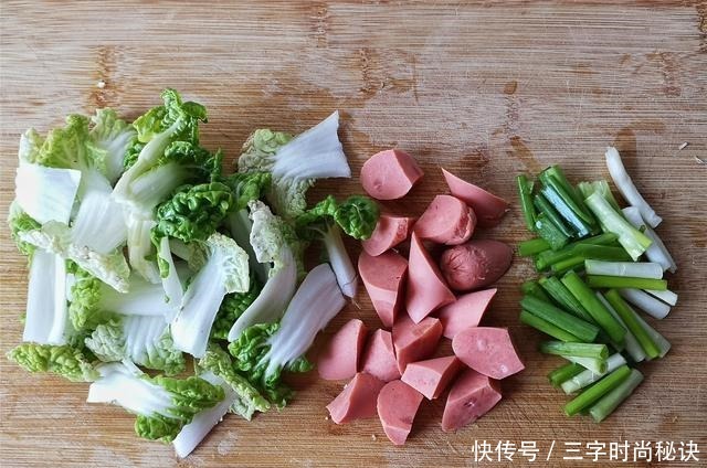 一碗炒面引发的讨论,以前这样吃很丰盛了,有肉有菜还扛饿