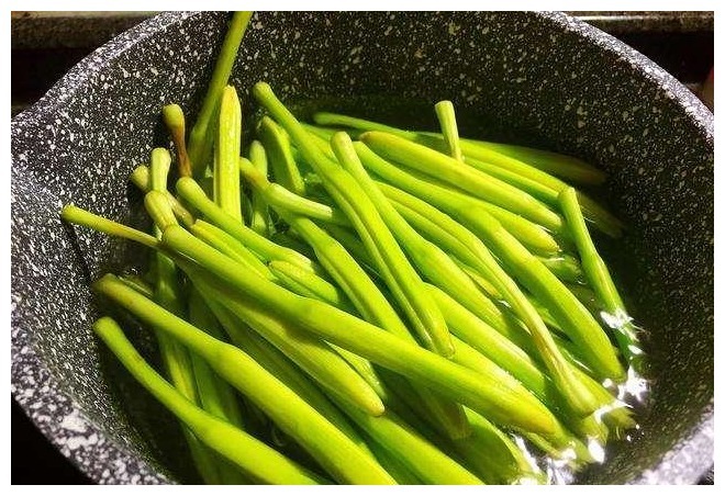 吃这7类食物必须先焯水，很多人一直吃错了，别等生病了再改正