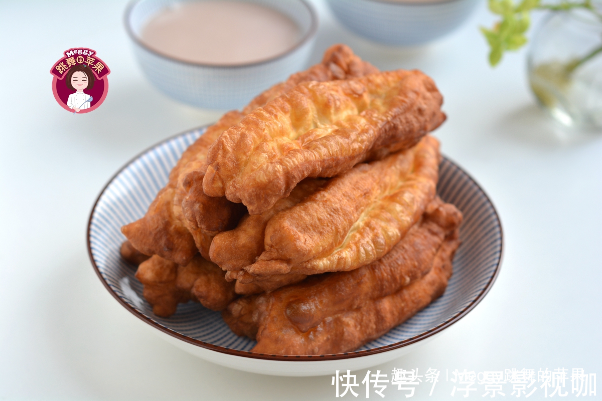 两种方法做出蓬松大油条,手快只要半小时,外酥里嫩太解馋了