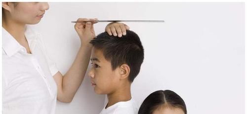 孩子|孩子矮是“惯”出来的这些毛病不纠正,爸妈再高孩子也是小矮人