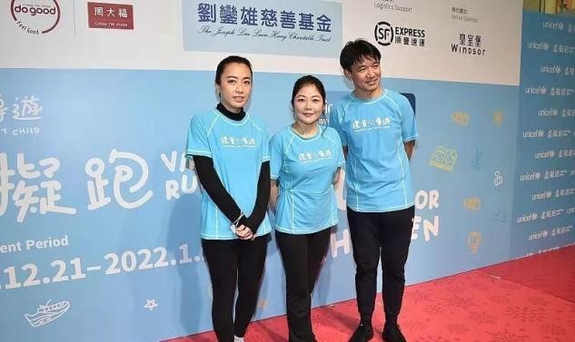 甘比|甘比终于暴露!做公益妆容精致不似以往,穿健美裤大秀身材好高调