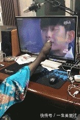 |搞笑GIF:单身久了什么事情都做的出来, 是时候找个女朋友了