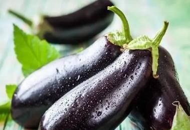 骨骼|茄子是骨质疏松的“发物”?医生:想要养骨,4种食物尽量远离