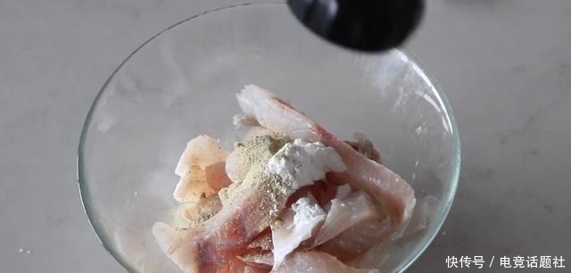 大厨|大厨教学水煮鱼的家常做法,详细讲解鱼片腌制技巧,鱼肉滑嫩无腥