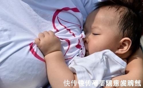 好奇心|三个月大的宝宝边喝母乳,边用手推妈妈,他想表达什么呢?