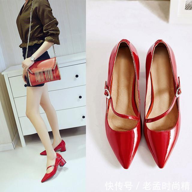 红色高跟鞋给人高贵优雅的既视感搭配起来也倍好看