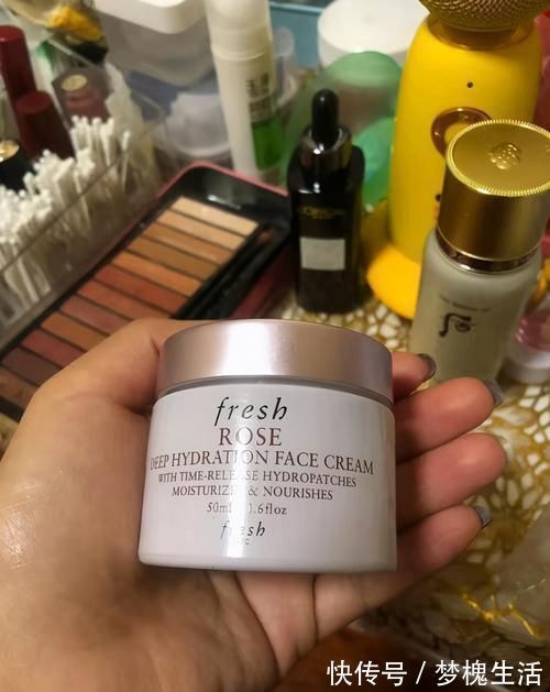 红血丝|不做烂脸女孩,5款适合敏感肌的护肤品,从水乳、喷雾到精华都有