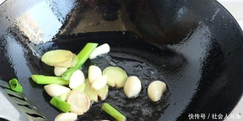 脸色|韭菜和它是绝配,隔三差五吃,视力好了,气血双补,脸色更红润