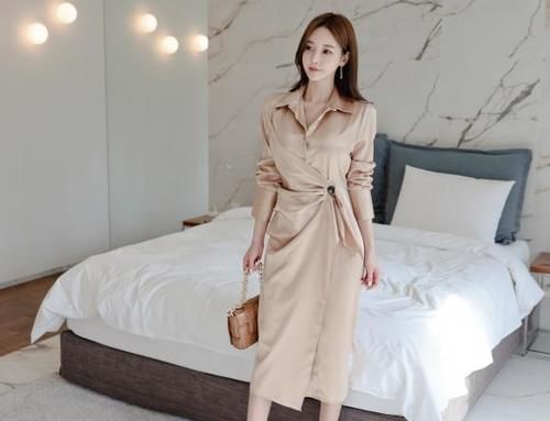 时尚穿搭孙允珠：柔美洛神丝光炫色束腰百褶裙