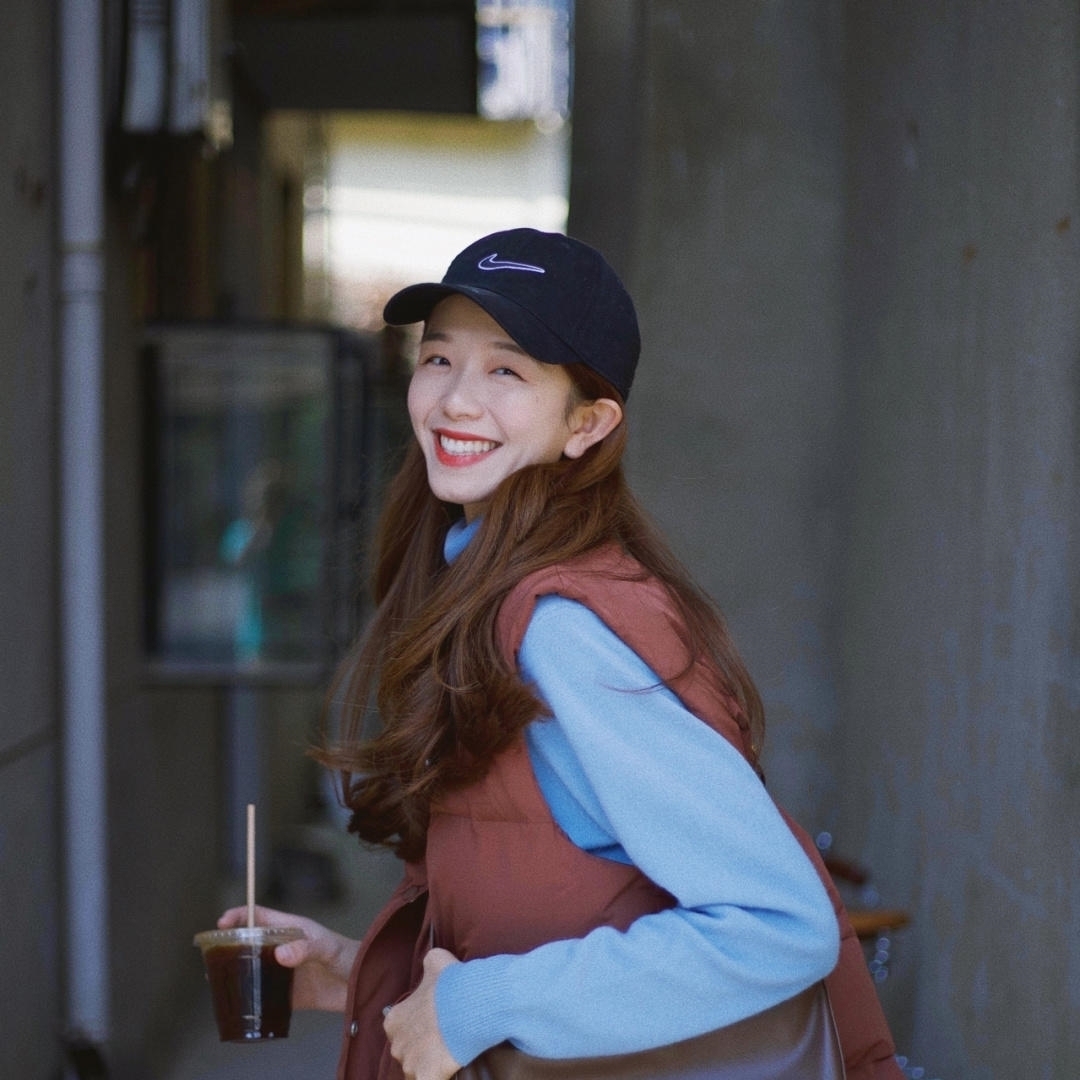 半身裙 30+女性如何摆脱土气感?针织衫搭配半身裙,高级时髦又减龄