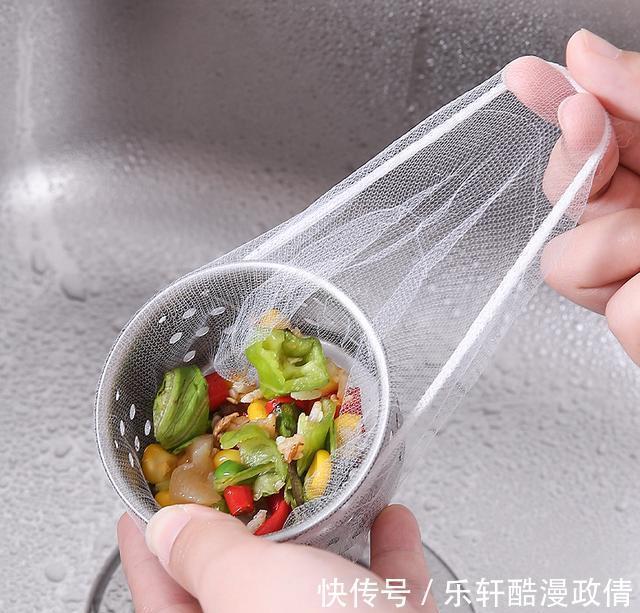 厨房再大，水槽边也别空着！瞧瞧聪明人这样布置，高级美观又实用