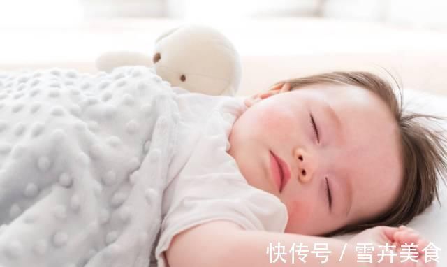 医生|“我家宝宝累了自己睡”,宝妈这样带娃睡觉,医生怒斥太无知