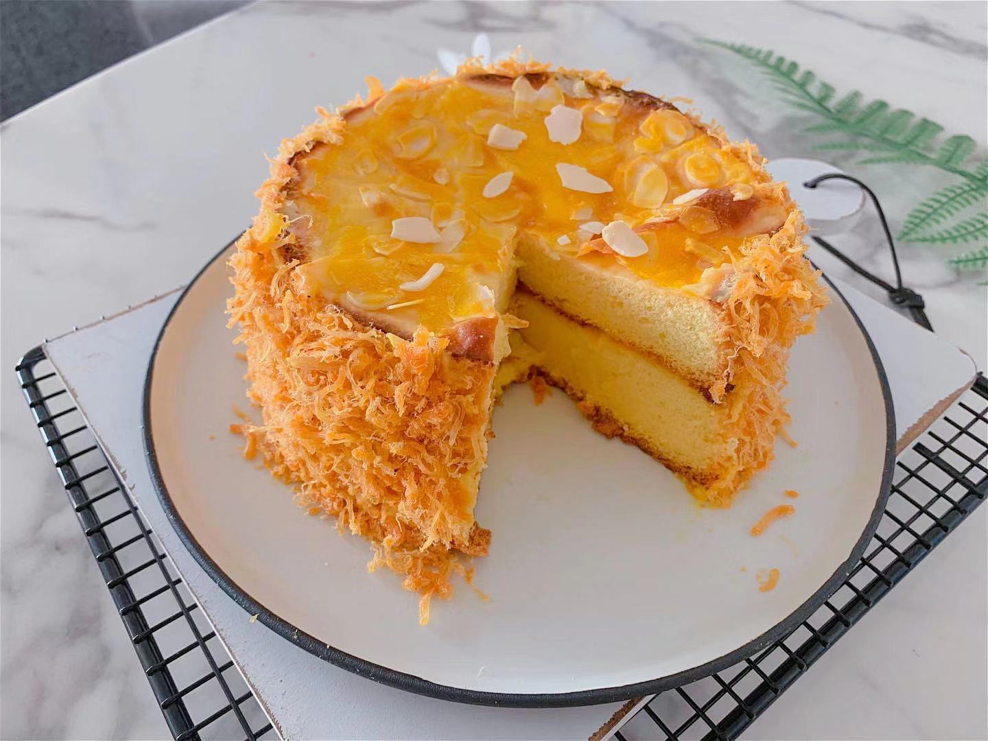 这蛋糕比肉松面包还好吃,奶香浓郁,细腻香软,咬一口还爆浆