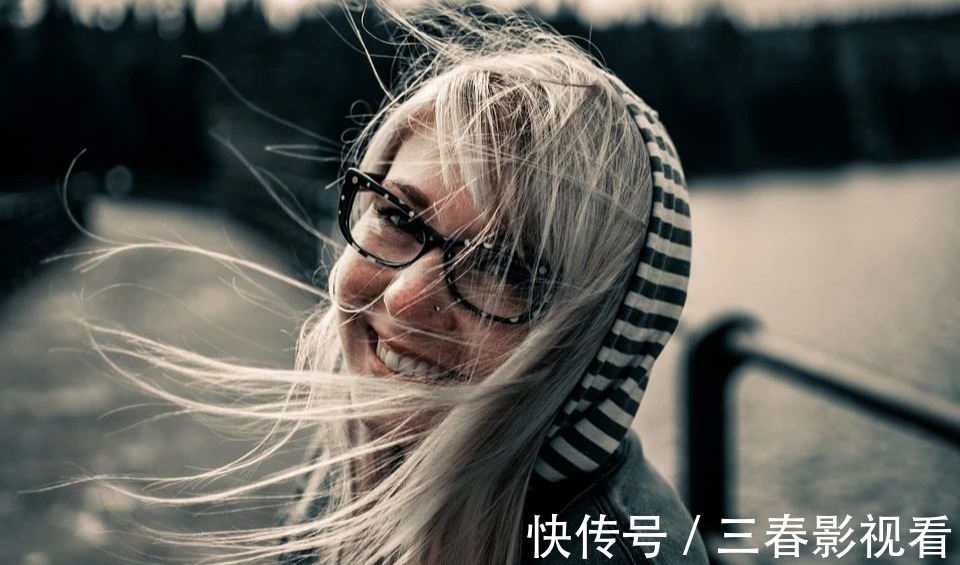 肾气|老中医推荐:最有效的白发转黑方,仅2味药材泡水喝,补虚又乌发