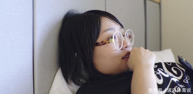 才说几个月脱口秀的李雪琴有望夺冠,可让别人笑的时候她心却在哭