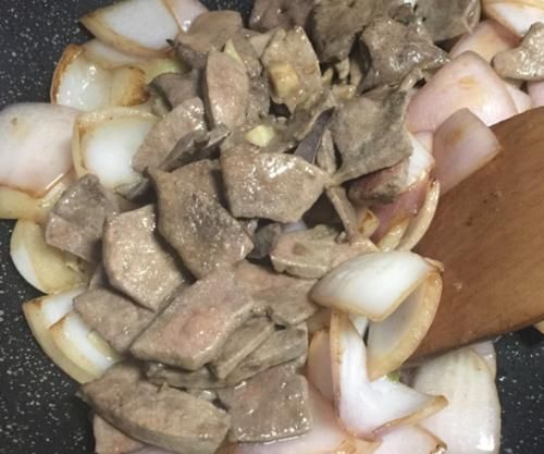 保护血管|炒洋葱加此物,隔天吃一次,保护血管,血管不堵了,胖人越吃越瘦