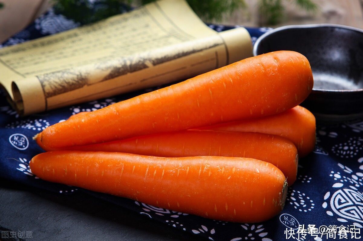 胡萝卜|胡萝卜，带泥和干净的选哪种？菜农：很多人买这种，我家从来不吃
