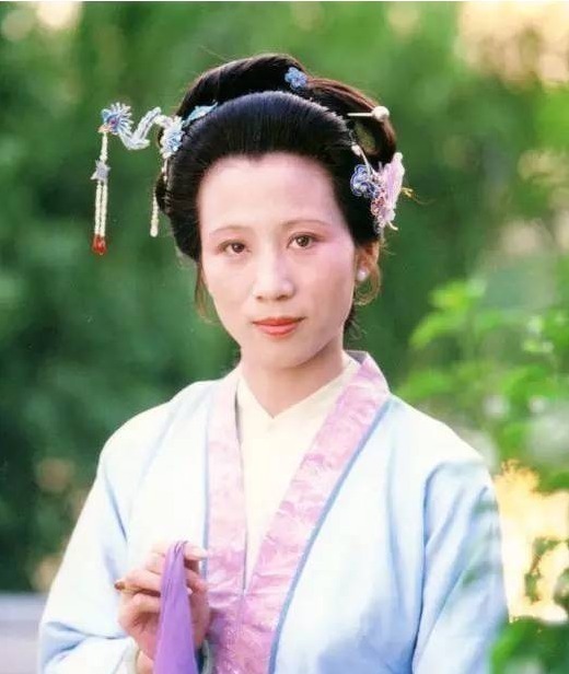 李纨$她是红楼中城府最深的女子,曹雪芹用五个字指出,贾府无一人看穿