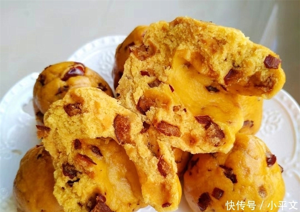 红枣|玉米面最好吃的做法,加1把红枣,捏一捏,出锅大人孩子抢着吃