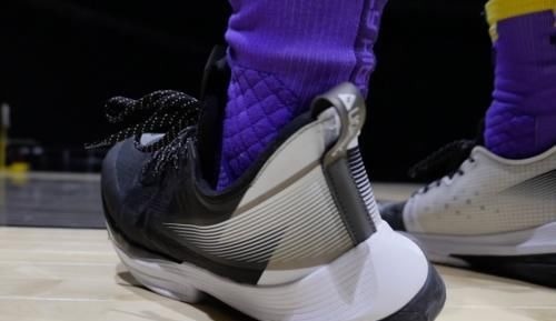 脚感 脚感最舒服的实战鞋?可你能不能硬一点啊!