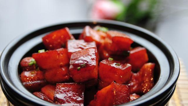 做红烧肉，牢记5个技巧，红烧肉肥而不腻，酥而不烂