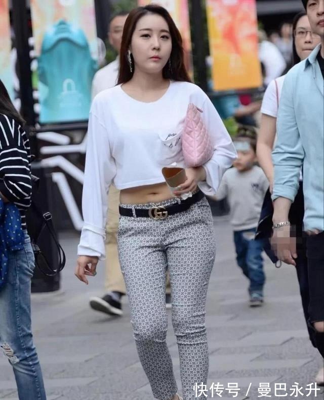 大长腿 咖啡色的瑜伽裤搭配实力显瘦，秒变大长腿