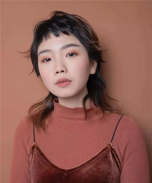 头皮|头发多久洗一次最好多数人一直都做错了,难怪掉发严重发际线高