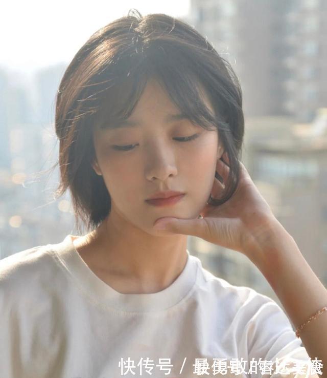 羊毛卷|秋冬都在“剪短发”,超A女神范更有气质,基本都逃不出这4款发型