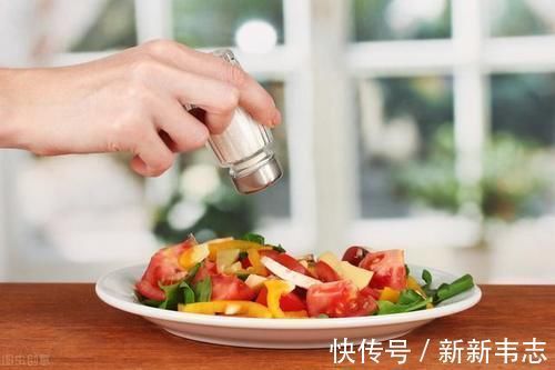 老年人|老年人吃盐有四个注意有高血压心脏病的人群要谨记
