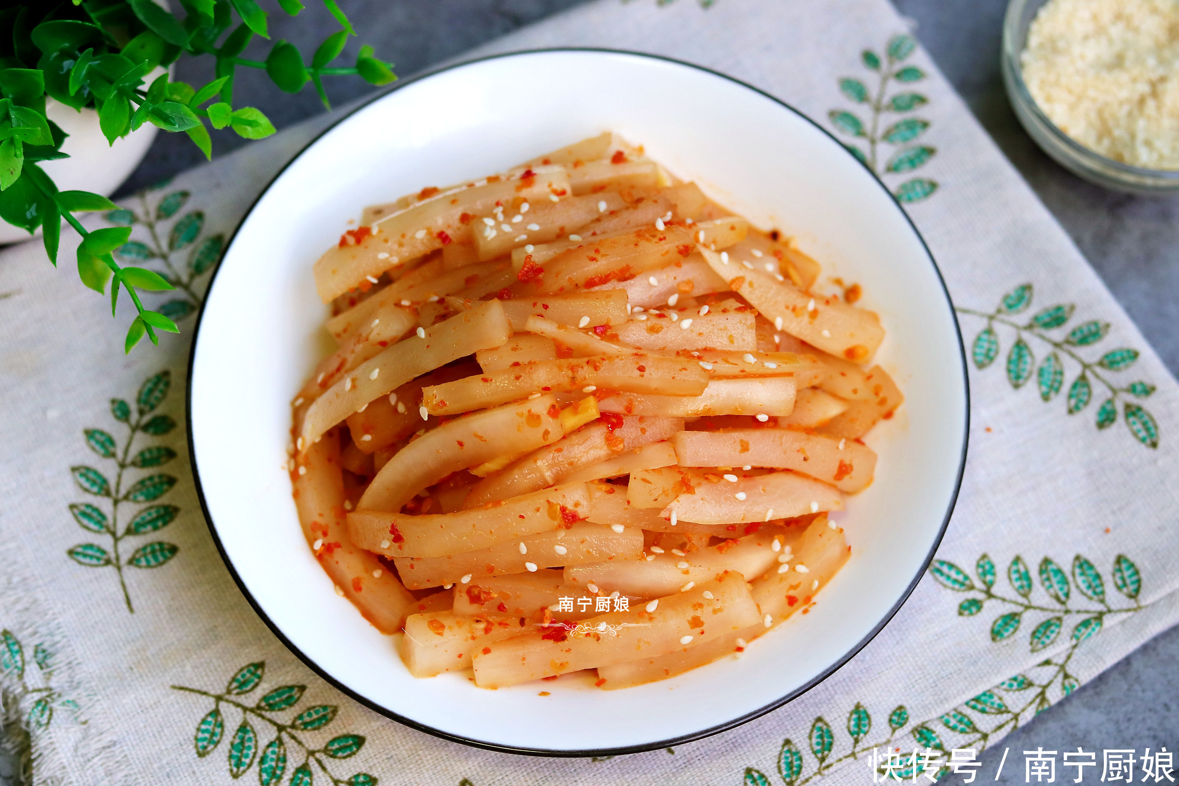 爽口|秋天我家最爱的白萝卜做法,爽口开胃,1块钱做一盘,送粥又下饭