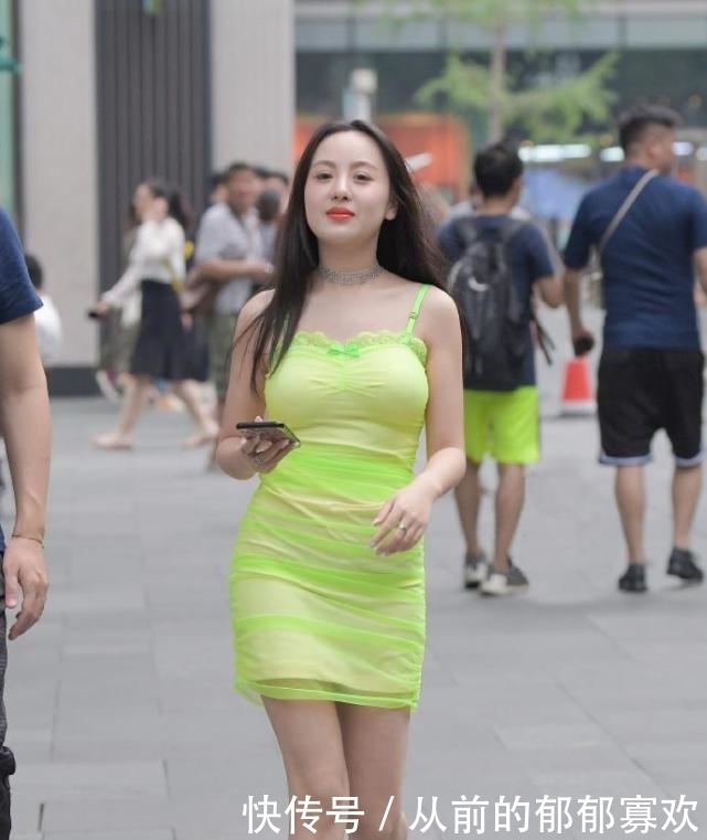 让自己|减龄的短裙装,让你穿出舒适感,尽显都市潇洒靓丽范