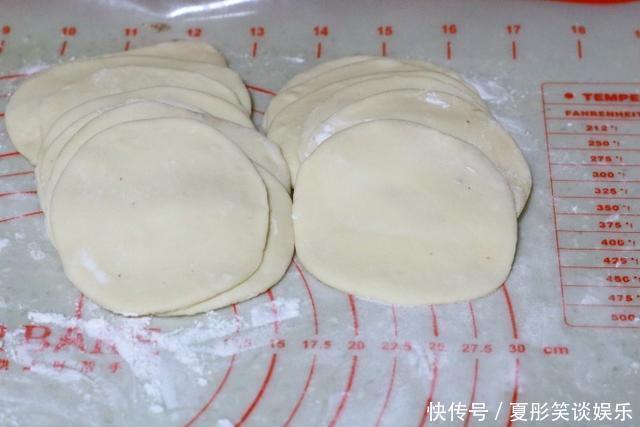  搅拌|粉条别再炖着吃了，用它做包子，蓬松暄软皮薄馅足，蒸两笼不够吃