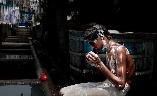 方式|反对中国抗战，多个美女陪伴，这都是印度国父干的事