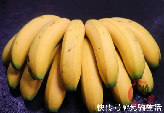催熟剂|香蕉放两天就变黑,果摊贩子教我一招,放一个月不发黑还新鲜