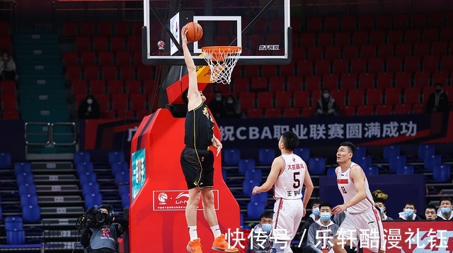 cb严惩闫军!垫脚徐中锋遭无视,错判孙铭徽技犯,CBA或内部重罚