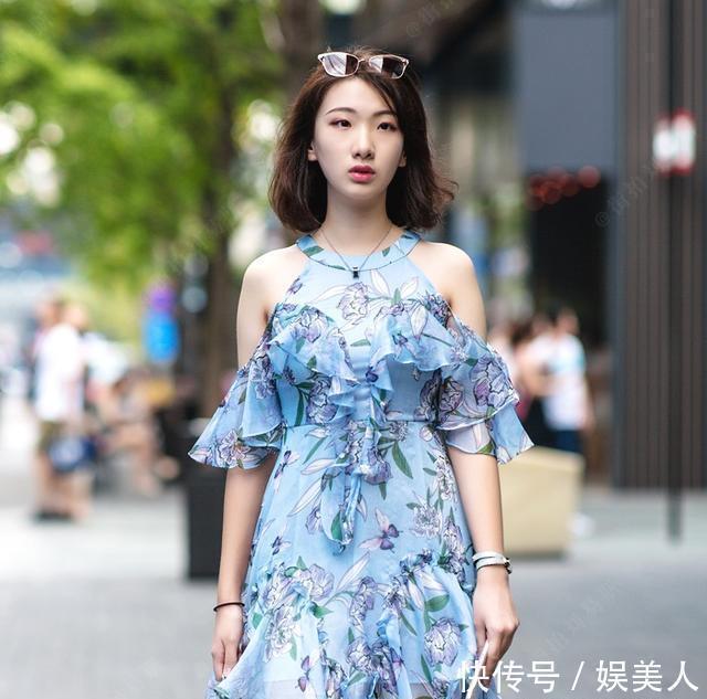 气质|街拍小姐姐颜值很高,身穿仙女裙气质非凡