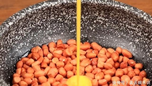 自从学会花生米这个吃法,我家隔三差五就做一次,营养简单又解馋