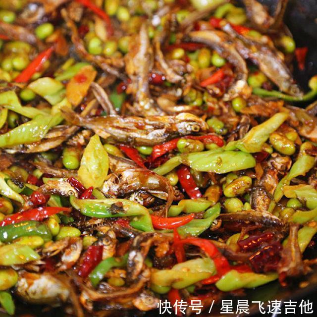 毛豆|香辣毛豆米炒小鱼干,看起来好开胃的样子