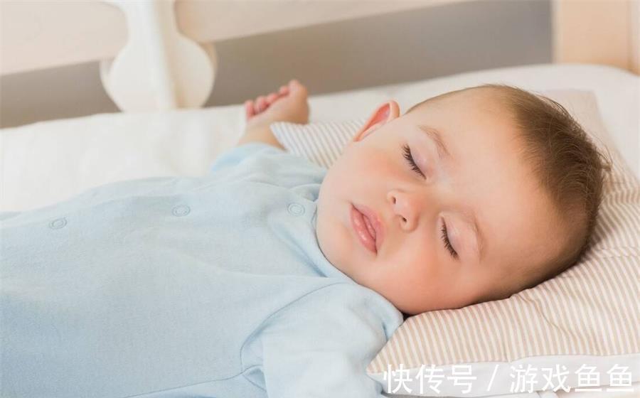 宝宝|宝宝何时用枕头好?读懂这些“信号”很重要,宝妈们不妨看看