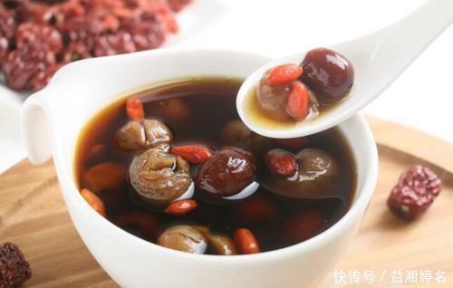 气血虚|女性气血虚会提前进入衰老，身体若有这4个症状，你该补气血了