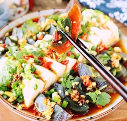 美食涼拌菜推薦:涼拌皮蛋豆腐,涼拌菠菜金針菇,涼拌秋葵