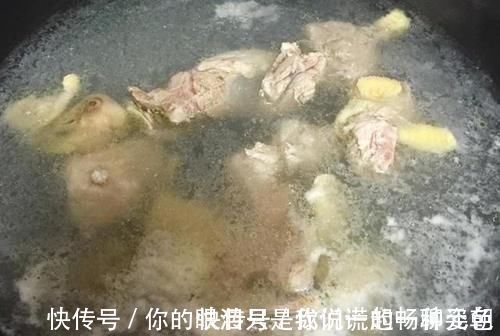 炖鸡汤|炖鸡汤时,直接加水炖大错特错,多加一步,鸡汤鲜美营养