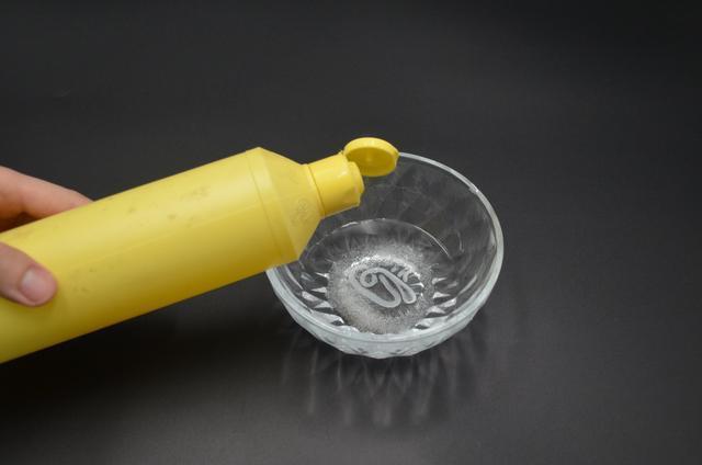 冰箱脏了不可用水擦,教你一个诀窍,冰箱污渍细菌全去除,真受用