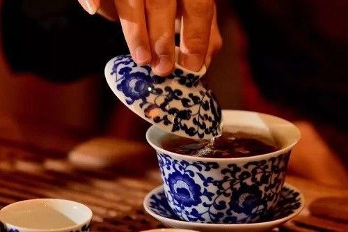  “茶因不饮而凉，人因不惜而散”这句话出自哪里？