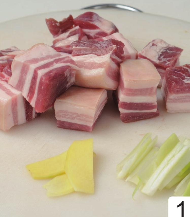 想要做好吃的红烧肉，还是得放入凉水，厨房小白也能百分百成功