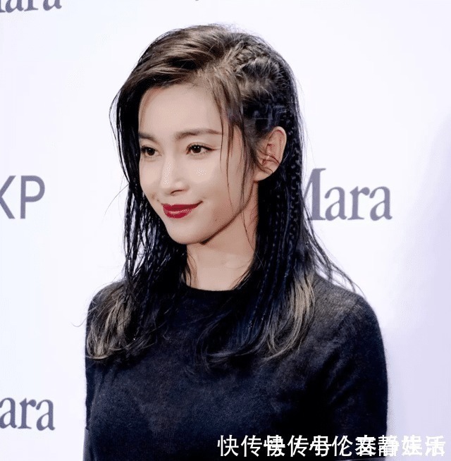 丸子头|冬天再懒也不要散着头发了,有静电,试试这3款扎发,洋气显脸小