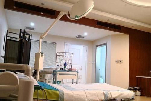 刀纸|医生让产妇准备“刀纸”,产妇嫌糙偷换“卫生纸”,遭医生斥责