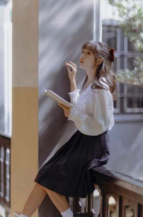 初恋脸适合这几款发型,齐肩短发、高马尾、微卷长发,时尚又好看